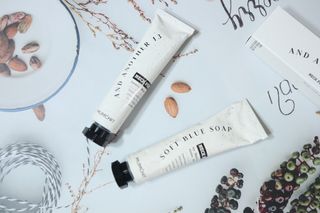 멈칫(MUMCHIT) 넥퍼퓸 NECKPERFUME 2가지 향 — 5점을 준 리뷰어가 2021년 11월 올린 사용 사진