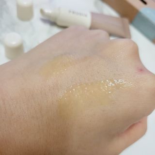[후르디아] 올리브영 착한보습 비건 립버터 2종 — 5점을 준 리뷰어가 2021년 12월 올린 사용 사진