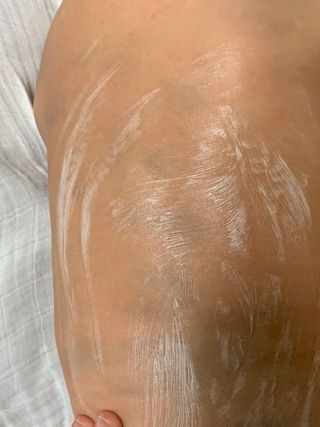 mom e 맘이 내추럴 베이비 케어 크림+바디오일 — 4점을 준 리뷰어가 2021년 1월 올린 사용 사진