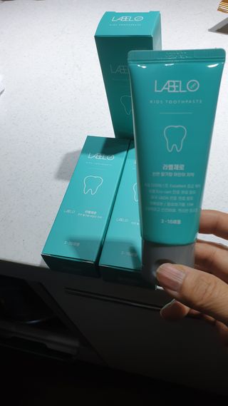 치과에서 쓰는 치약 _ 라벨제로 저불소 꼬마, 키즈, 유아, 베이비, 주니어 안전한 어린이치약 — 5점을 준 리뷰어가 2022년 12월 올린 사용 사진