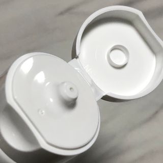 셀프 모이스처라이징 프로텍션 크림 셀프 모이스처라이징 프로텍션크림 — 5점을 준 리뷰어가 2022년 4월 올린 사용 사진