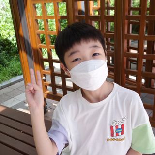 케이파이 나날마스크 [케이파이 나날] KF94 마스크 50매입 (개별포장) ,  여름에도 좋은 숨쉬기 편한 순수 국산 마스크 — 5점을 준 리뷰어가 2022년 8월 올린 사용 사진
