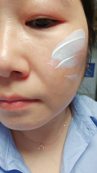 바노바기 코스메틱 바노바기 밀크씨슬 리페어 시카 선스크린 플러스 50ml — 5점을 준 리뷰어가 2023년 2월 올린 사용 사진