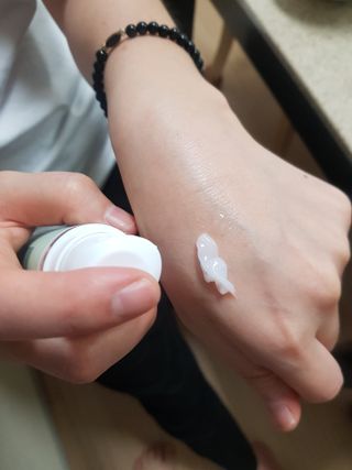 술람미네이처 자연주의 화장품ㅣ속보습 충전 + 민감/트러블 피부 진정 - 알로에 듬뿍 수분 크림 50ml — 5점을 준 리뷰어가 2022년 6월 올린 사용 사진