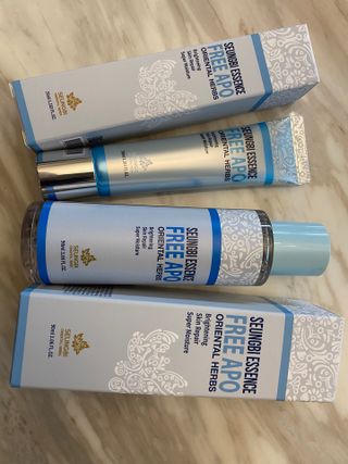 조아산코스메틱 승비 에센스 프리아포 오리엔탈 허브 크림 + 승비 에센스 프리아포 오리엔탈 허브 스킨 SET — 4점을 준 리뷰어가 2021년 11월 올린 사용 사진