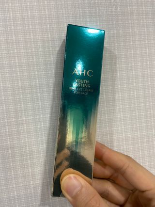 [NEW 탄력유턴 아이크림] AHC 유스 래스팅 리얼 아이크림 포 페이스 — 5점을 준 리뷰어가 2021년 3월 올린 사용 사진