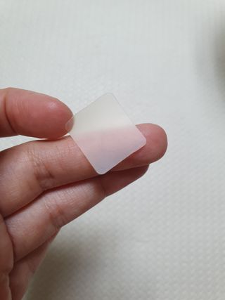 [큐어반H 커팅] 간편하게 떼서 쓰는 자외선차단 습윤밴드 (1팩/30매입) — 5점을 준 리뷰어가 2022년 11월 올린 사용 사진