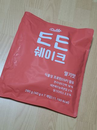 [덜다] 든든 식물성 단백질 쉐이크 40g X 7입 (곡물/딸기) — 5점을 준 리뷰어가 2023년 8월 올린 사용 사진
