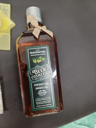 체코 비건화장품 마뉴팍투라 향좋은 맥주 샤워젤 (300ml) — 5점을 준 리뷰어가 2022년 6월 올린 사용 사진