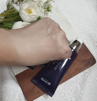 아이앤립 / EYENLIP 아이앤립 루센트 비비크림 2 Color — 5점을 준 리뷰어가 2021년 7월 올린 사용 사진