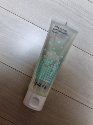 닥터에프파이브 젤리스크럽 소프트 클렌징폼 120ml — 4.5점을 준 리뷰어가 2022년 6월 올린 사용 사진