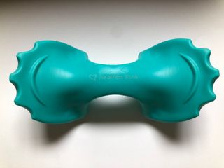 힐니스북 [힐마이넥]   거북목 통증완화를 위한 휴대용 목 안마기 — 5점을 준 리뷰어가 2022년 12월 올린 사용 사진