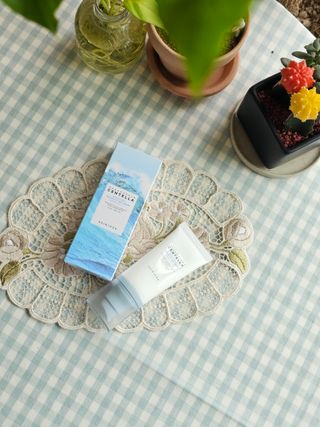 [스킨1004] 마다가스카르 센텔라 히알루-시카 워터핏 선세럼 50ml — 5점을 준 리뷰어가 2024년 5월 올린 사용 사진