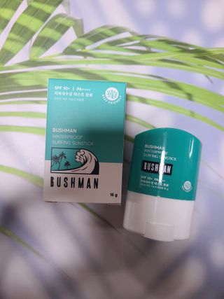 부쉬맨 워터프루프 서핑 선스틱 16g SPF50+ PA++++ — 5점을 준 리뷰어가 2023년 4월 올린 사용 사진