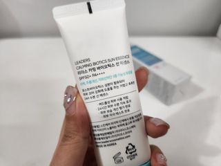 리더스코스메틱 리더스 카밍 바이오틱스 선 에센스 SPF 50+ PA++++ — 5점을 준 리뷰어가 2022년 5월 올린 사용 사진