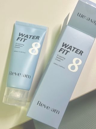 나우 [리브엠]피부 속부터 겹겹이, 촘촘하게! 워터핏8중 수분착붙 크림 — 4.5점을 준 리뷰어가 2025년 5월 올린 사용 사진