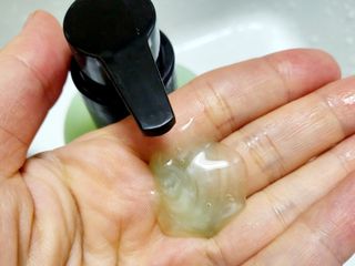 프리마인 메이크업과 들뜨는 각질까지 한방에 깐달걀로! 순하기까지한 셀베이스 그린티클렌저(200ml) — 5점을 준 리뷰어가 2023년 3월 올린 사용 사진