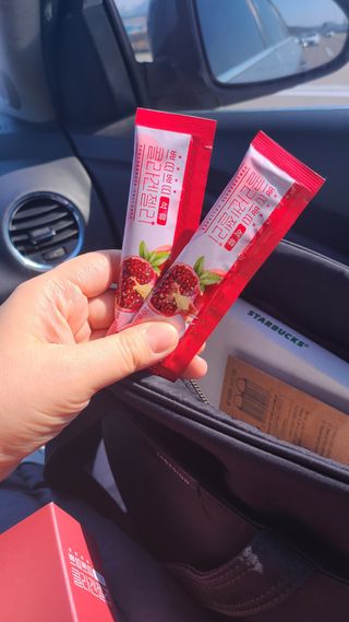 헬스업_쁘띠쁘띠석류콜라겐젤리_20g x 14포 — 5점을 준 리뷰어가 2021년 2월 올린 사용 사진