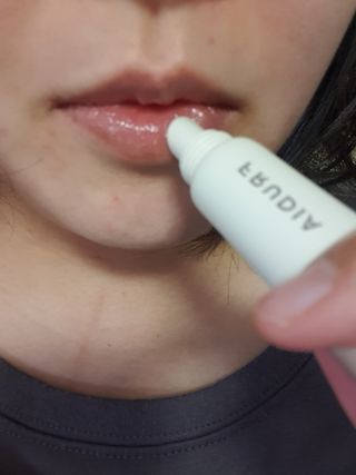 [후르디아] 올리브영 착한보습 비건 립버터 2종 — 5점을 준 리뷰어가 2022년 12월 올린 사용 사진