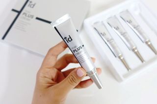 아이디플라코스메틱 아이디 브이로직 플러스 크림 15ml X 4EA — 5점을 준 리뷰어가 2022년 5월 올린 사용 사진