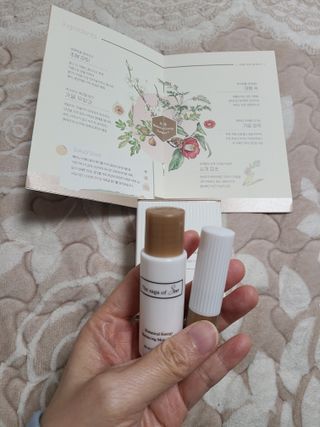 더사가오브수 [사가수] 효혜윤 보태니컬 에너지 에센스인로션 20ml /아이포올 스틱 3g — 5점을 준 리뷰어가 2023년 2월 올린 사용 사진