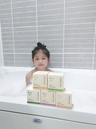 버블데이 배쓰밤 거품입욕제 버블바 6종 — 5점을 준 리뷰어가 2021년 10월 올린 사용 사진