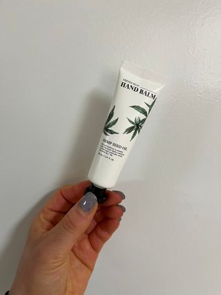 버텍스넘버원 버텍스 넘버원 햄프씨드오일 핸드밤, 바디크림 — 5점을 준 리뷰어가 2022년 3월 올린 사용 사진