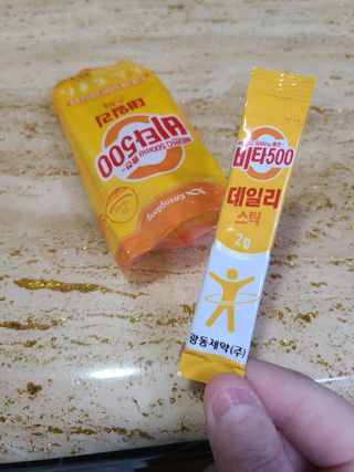 광동생활건강 [광동] 비타500데일리스틱 70포+쇼핑백+구미3개 — 5점을 준 리뷰어가 2021년 12월 올린 사용 사진
