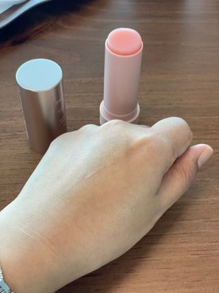 바르는뷰티 데생멀티밤 식물유래성분 97 저분자콜라겐 피부수분 미백 주름개선 멀티밤스틱 — 5점을 준 리뷰어가 2021년 11월 올린 사용 사진