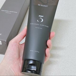 르핸스 퍼포밍 3 바디워시 비반트포렛/베티버포그 — 5점을 준 리뷰어가 2022년 12월 올린 사용 사진