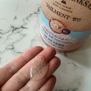 벨먼 내추럴스파 수분광채 스크럽 바디워시 600ml 5종 — 4.5점을 준 리뷰어가 2022년 5월 올린 사용 사진