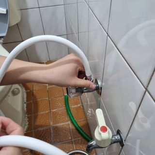 바디빔 물때방지 샤워 호스 2m 꼬임방지 PVC 튜브 — 5점을 준 리뷰어가 2022년 4월 올린 사용 사진