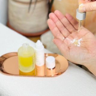 Free [비타브리드]피부를 위한 비타민C 조합! 비타브리드C12 듀얼 드롭 세럼&페이스 브라이트닝+ — 5점을 준 리뷰어가 2023년 10월 올린 사용 사진