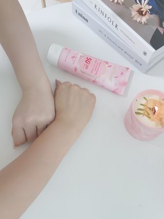 홀리키 체리 블러썸 화이트닝 바디 선 로션 — 5점을 준 리뷰어가 2023년 6월 올린 사용 사진