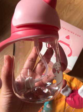 유비맘 트라이탄 코니빨대컵_컬러 랜덤 발송 — 4점을 준 리뷰어가 2021년 2월 올린 사용 사진