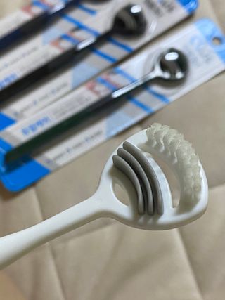 크리오 클리어스 혀백태제거 구취관리 혀클리너 — 5점을 준 리뷰어가 2021년 3월 올린 사용 사진