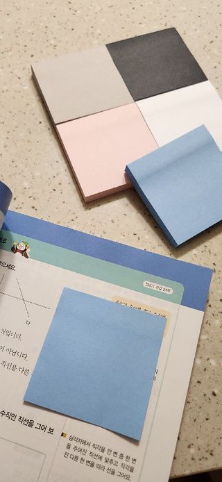[3M] 포스트잇 점착메모지 강한점착용 노트654 심플리서린 5패드 430매 — 5점을 준 리뷰어가 2024년 9월 올린 사용 사진