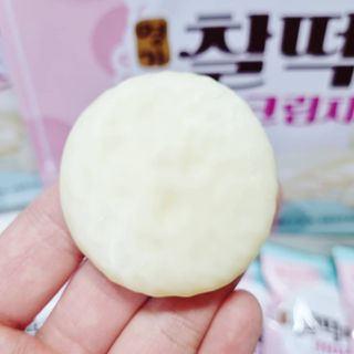롯데제과 찰떡파이 크림치즈 — 5점을 준 리뷰어가 2021년 5월 올린 사용 사진