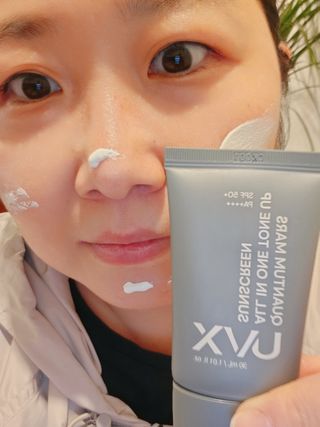 UVX 퀀텀 마스 올인원 톤업 선스크린 — 5점을 준 리뷰어가 2024년 3월 올린 사용 사진