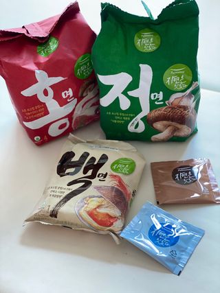 [풀무원] 자연은맛있다 정면, 백면, 홍면  세트 — 5점을 준 리뷰어가 2021년 4월 올린 사용 사진