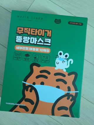 [숨그림]  덴탈마스크 짱구 우리아이 그리고 내가 쓰는 믿을수있는 케릭터 마스크  16종 — 5점을 준 리뷰어가 2021년 10월 올린 사용 사진