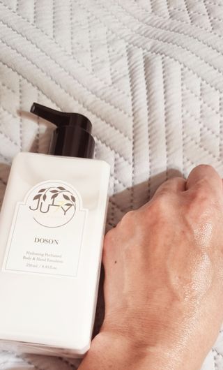 줄라이 모닝 _ JULY MORNING 줄라이모닝 하이드레이팅 퍼퓸드 바디앤핸드 에멀젼 — 4점을 준 리뷰어가 2021년 9월 올린 사용 사진