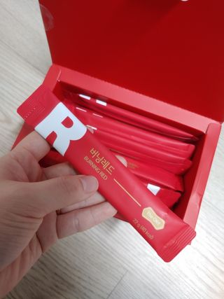 디오르 버닝레드 — 5점을 준 리뷰어가 2022년 2월 올린 사용 사진