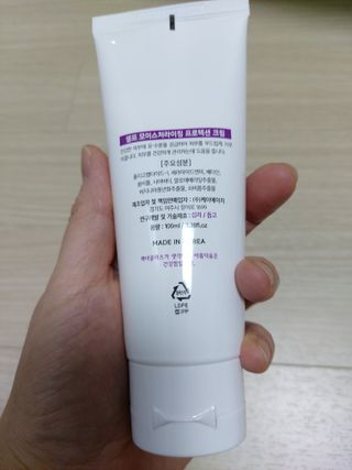 셀프 모이스처라이징 프로텍션 크림 셀프 모이스처라이징 프로텍션크림 — 5점을 준 리뷰어가 2022년 4월 올린 사용 사진