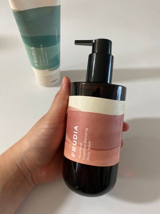틱톡 [후르디아] 올리브영 아로마 비건 바디워시1종+바디로션1종 (그리너리) — 5점을 준 리뷰어가 2022년 12월 올린 사용 사진