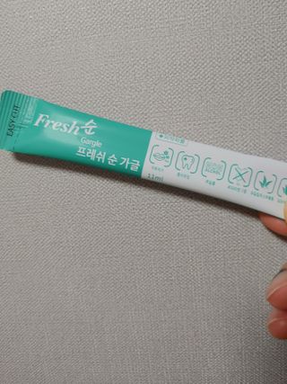 에프에이치아이코리아 Fresh순 프로폴리스 무알콜 일회용 가글 11ml 10개입 — 5점을 준 리뷰어가 2021년 4월 올린 사용 사진