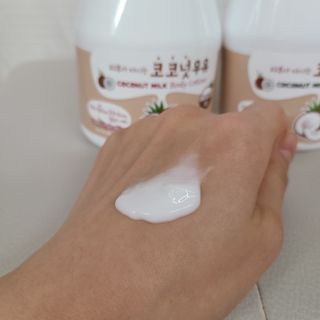 [과일나라] 피부가 마시는 코코넛우유 바디클렌저&바디로션 — 5점을 준 리뷰어가 2022년 3월 올린 사용 사진