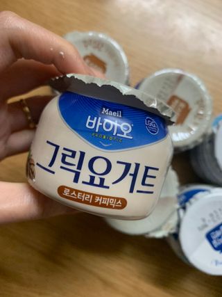 매일바이오 그릭요거트 오리지널 플레인 4개, 로스터리 커피믹스 4개 — 리뷰어가 2021년 12월 올린 사용 사진