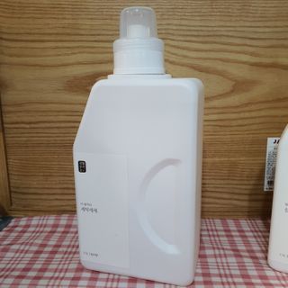 [생활공작소] 섬유유연제 + 세탁세제 1.5L 릴리향 — 5점을 준 리뷰어가 2021년 2월 올린 사용 사진