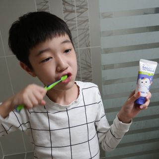 닥터데디스 안심불소 튼튼치약(청포도, 민트 중 택 1) 60g + 여행용 미니 치약 15g — 5점을 준 리뷰어가 2022년 9월 올린 사용 사진